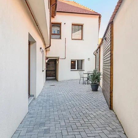 Koa - Hidden Old Town Apartment Brasov